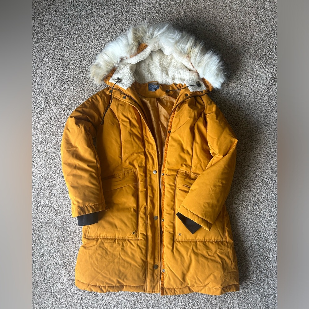 NWOT!!! Gorgeous Gold Heavyweight puffer midi jacket . Sz Medium.